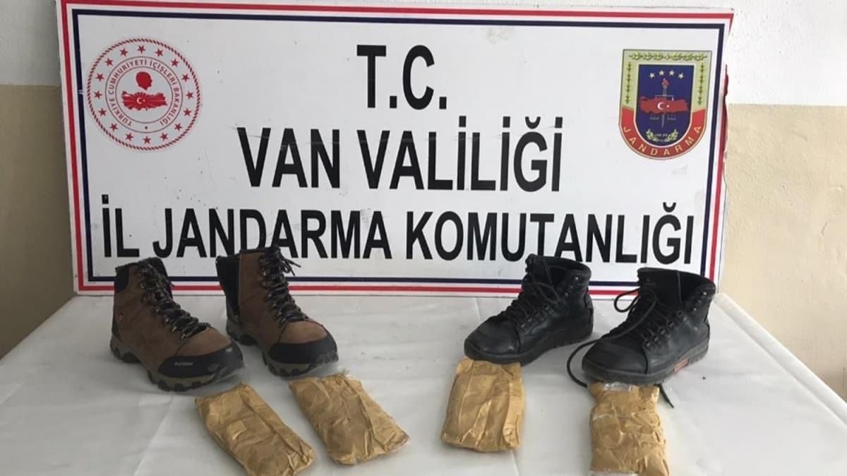 Van'da ayakkabnn iine gizlenmi 1 kilogram eroin maddesi bulundu