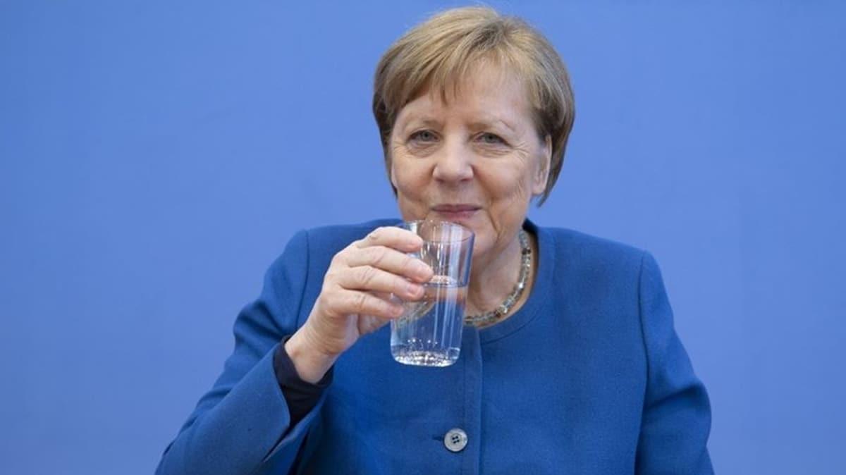 Angela Merkel'in 2. koronavirs testi negatif kt.
