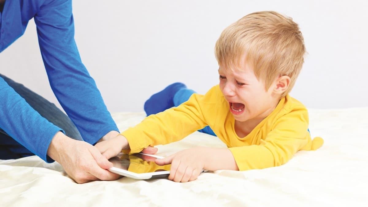 Ebeveynlere nemli uyar: Evde teknoloji bamllna dikkat!