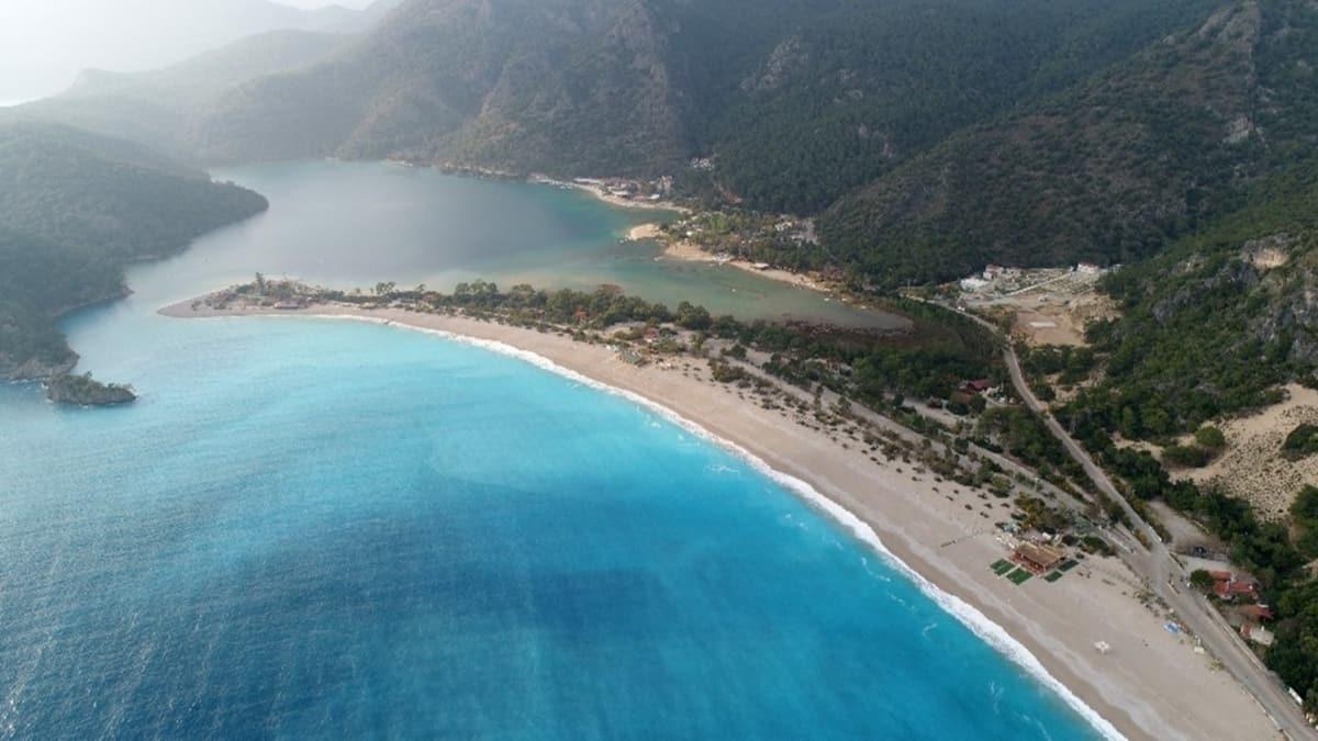 Fethiye'de sahil ve meydanlar bo kald