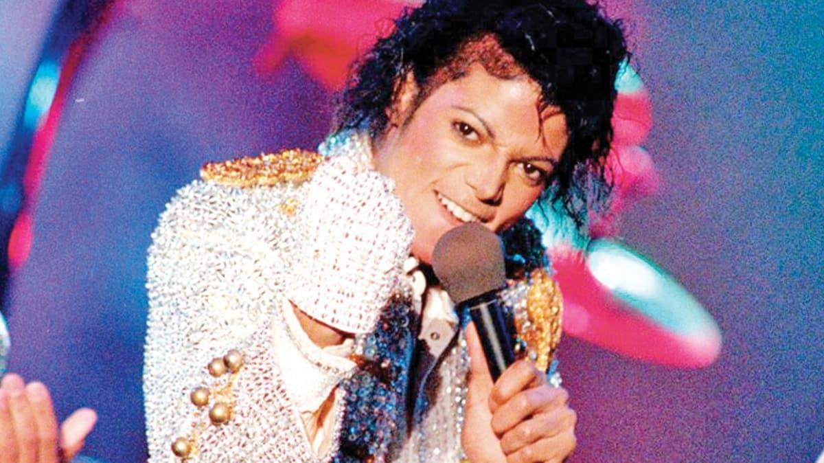 Michael Jackson'n eldiveni 700 bin TL'ye gitti