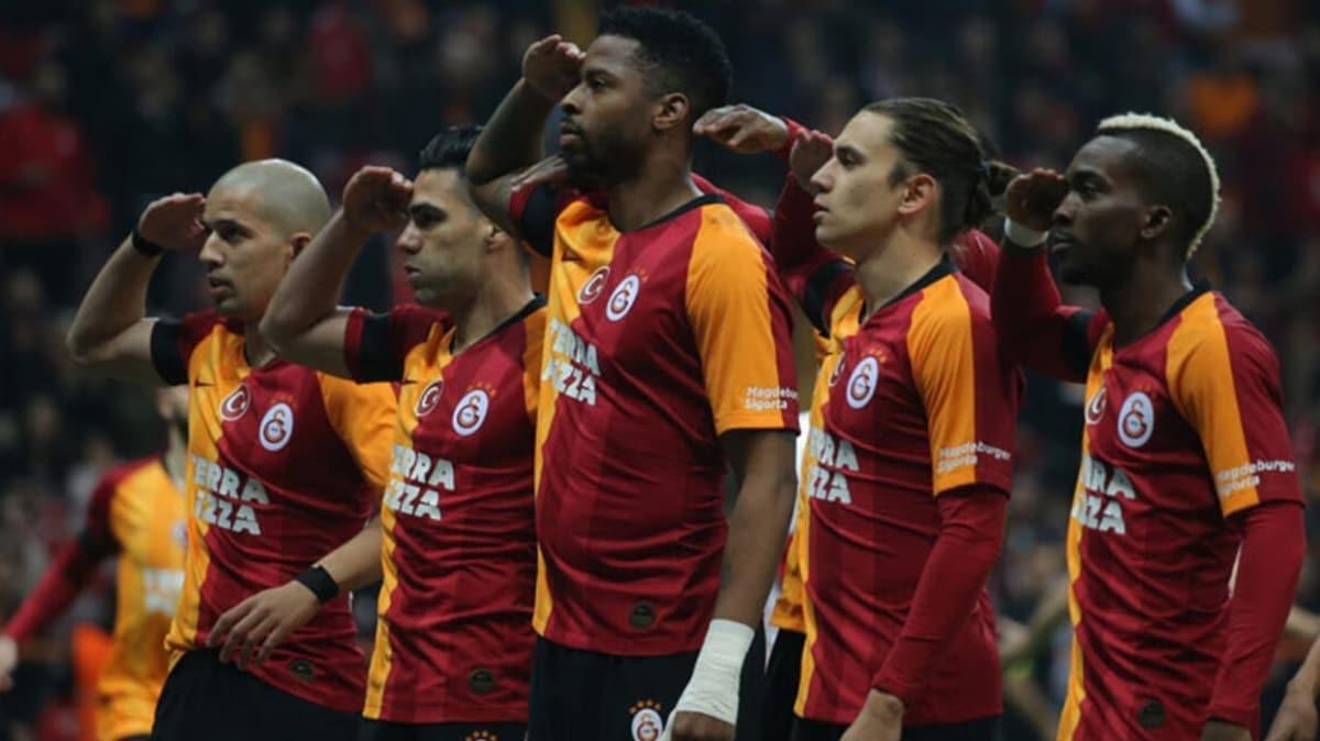 Galatasaray futbolcularyla masaya oturacak! 20 milyonluk pazarlk...