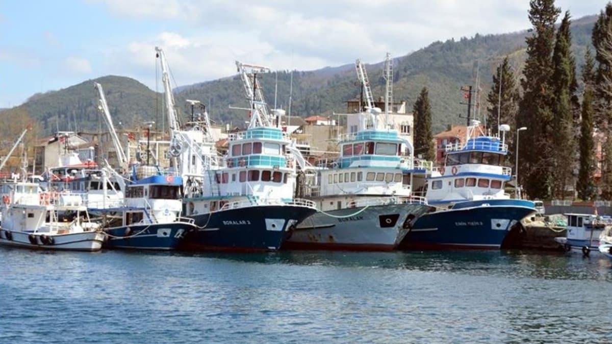 Balık sezonuna koronavirüs etkisi! Balıkçılar av yasağından önce paydos etti