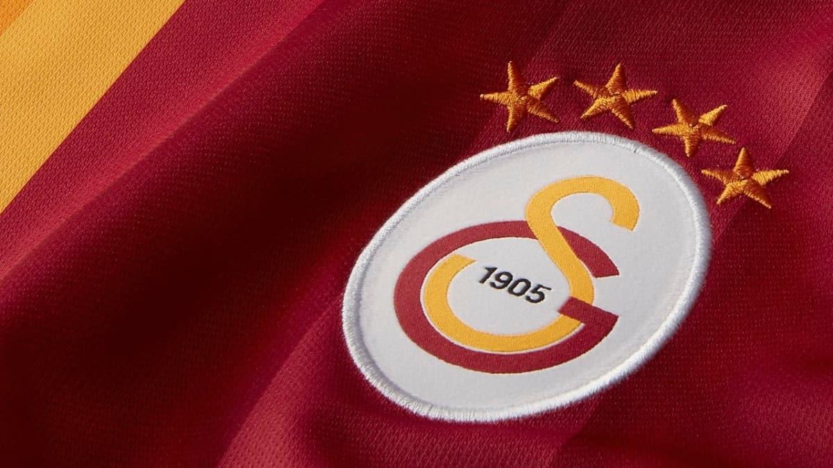 Galatasarayl futbolcu lkesine konutu: "Ayrlyorum"