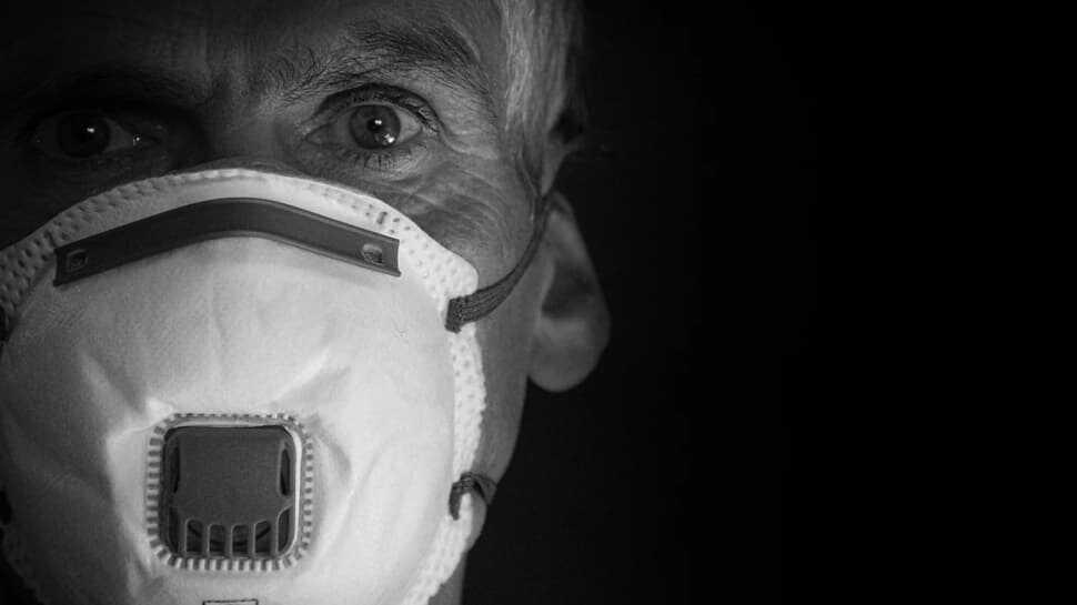 Dikkat çeken koronavirüs tavsiyesi: 1 yıl daha maske takılmalı