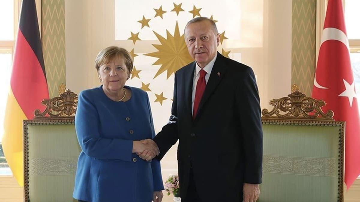 Bakan Erdoan ve Almanya Babakan Merkel telefonda grt