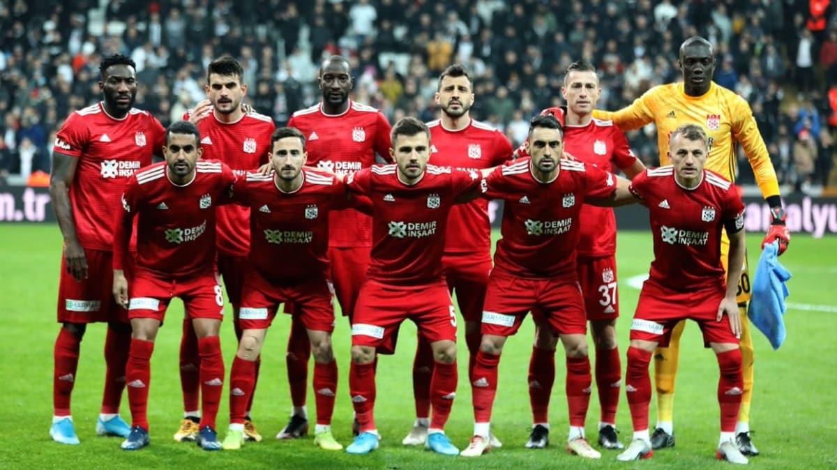 Ad Galatasaray'la anlan Erdoan Yeilyurt: nceliim Sivasspor