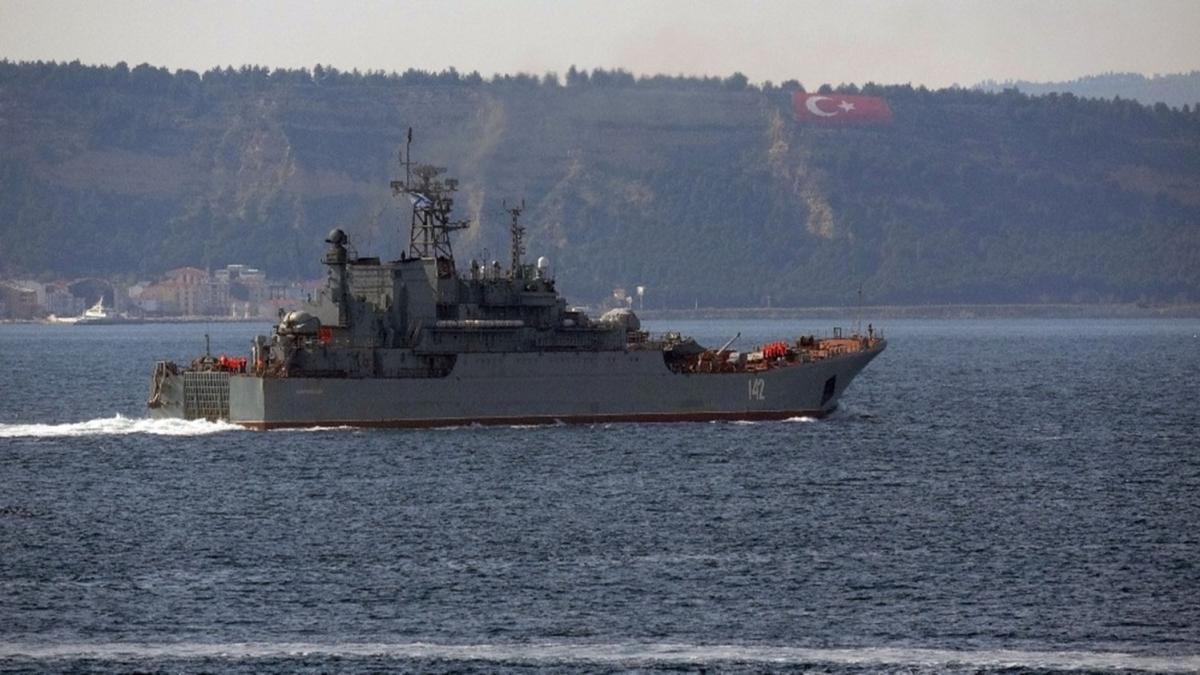 Rus sava gemisi 'Novocherkassk' anakkale Boaz'ndan geti