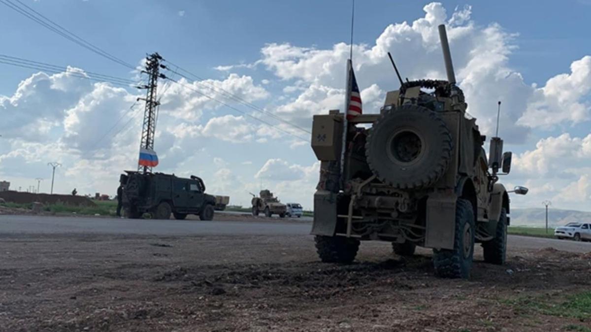 Suriye'de scak dakikalar... Rus ordusu ABD askerlerinin yolunu kesti