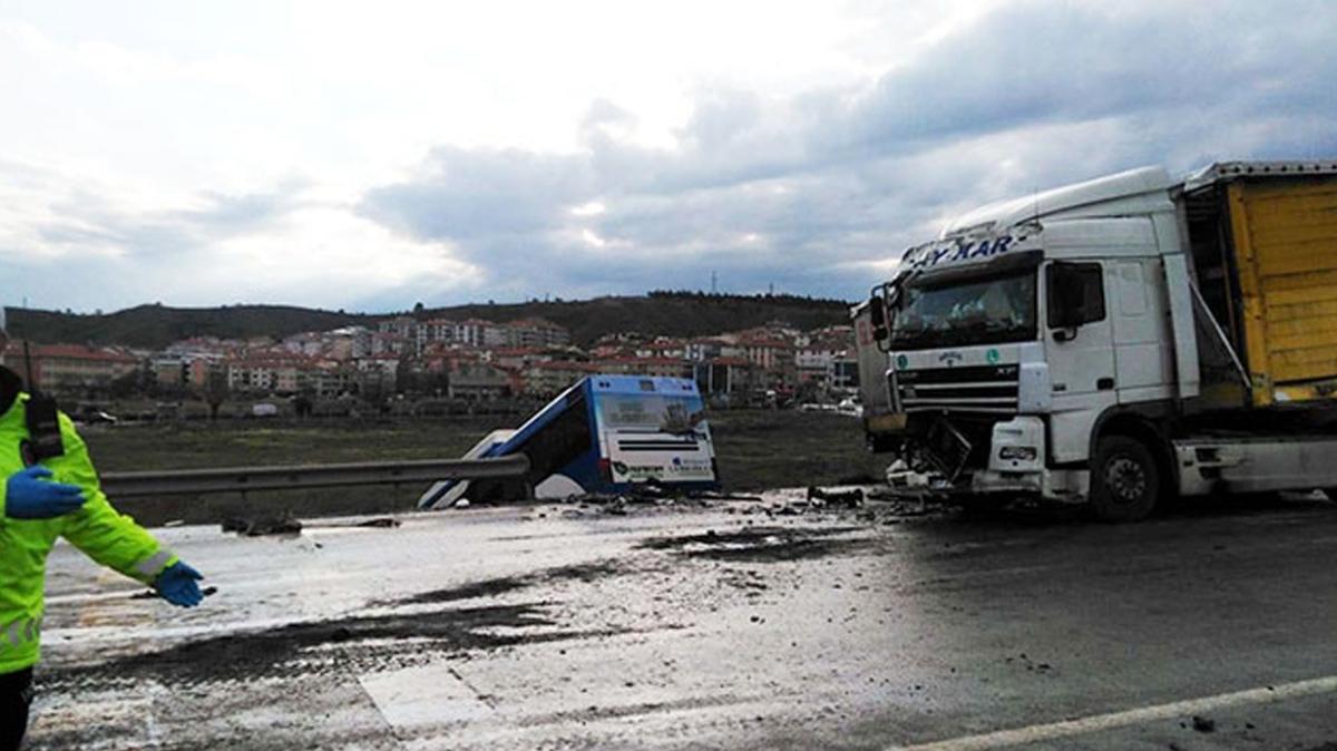 Ankara Konya yolu zerinde trafik kazas: 10 kii yaraland!