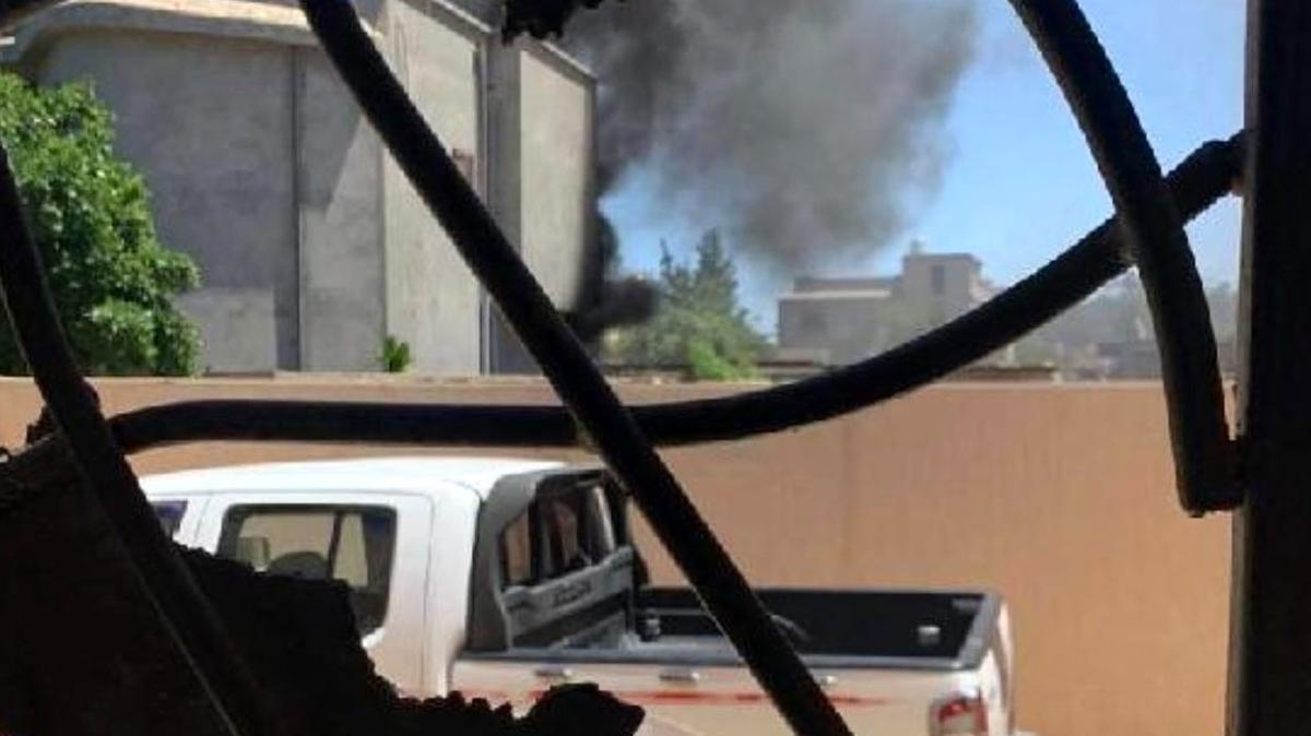 Libya'da Hafter milisleri sivilleri bombalad: 2 l