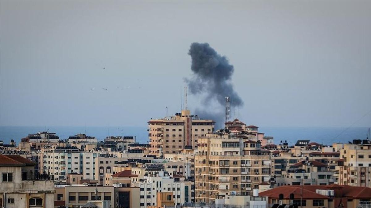 srail, Gazze'de 3 noktay topu ateiyle vurdu