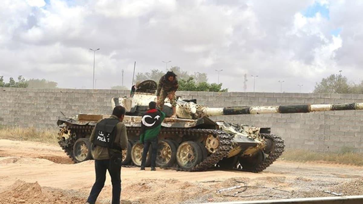 Vatiyye Hava ss'nde bulunan 6 Hafter milisi Libya Ordusuna teslim oldu