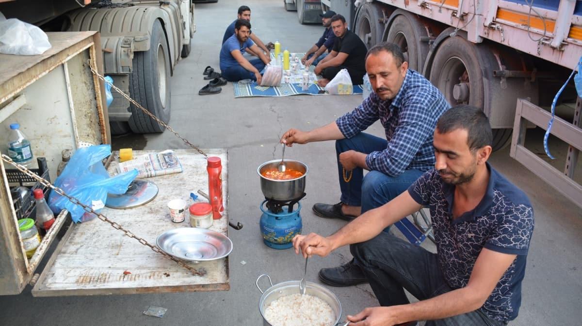 Irak'a yk tayan tr ofrlerinin iftar tela grntlendi