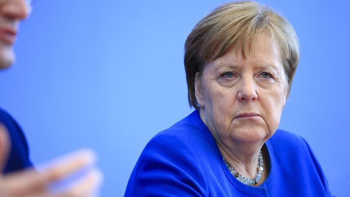 Alman Der Spiegel yazd... Merkel'in maillerinin Rus bir hacker'n eline getii ortaya kt