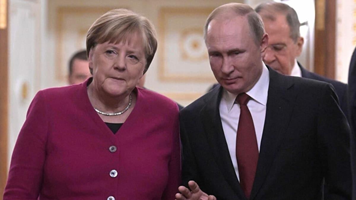 Merkel'den Alman milletvekillerinin elektronik postalarnn hacklenmesiyle ilgili Rusya'ya sulama