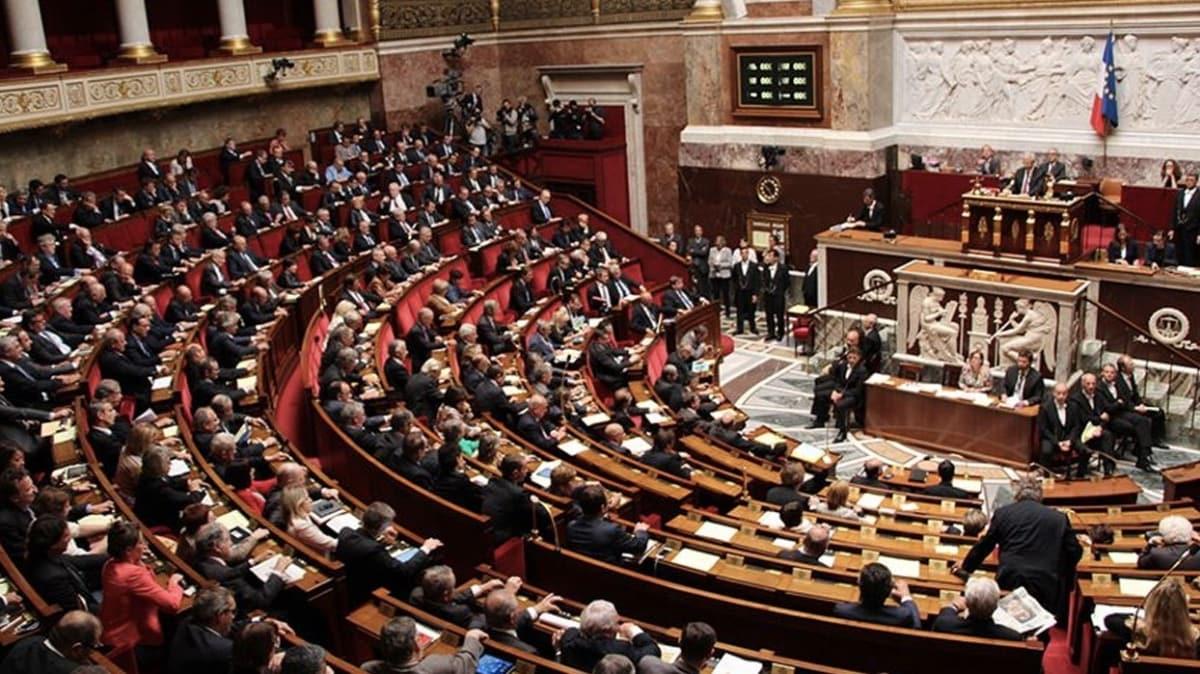 Fransa'da sosyal medyada nefret ieriini 24 saatte kaldrmay zorunlu klan yasa onayland