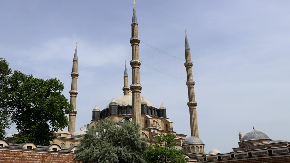 Selimiye Camisi cemaati Kadir Gecesi'nde sosyal medyada idrak edecek
