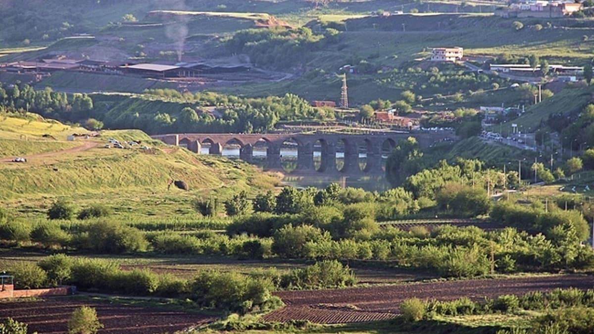 Diyarbakr'n 'dnya miras' listesindeki Hevsel Baheleri'ne dklen hafriyat kaldrlyor