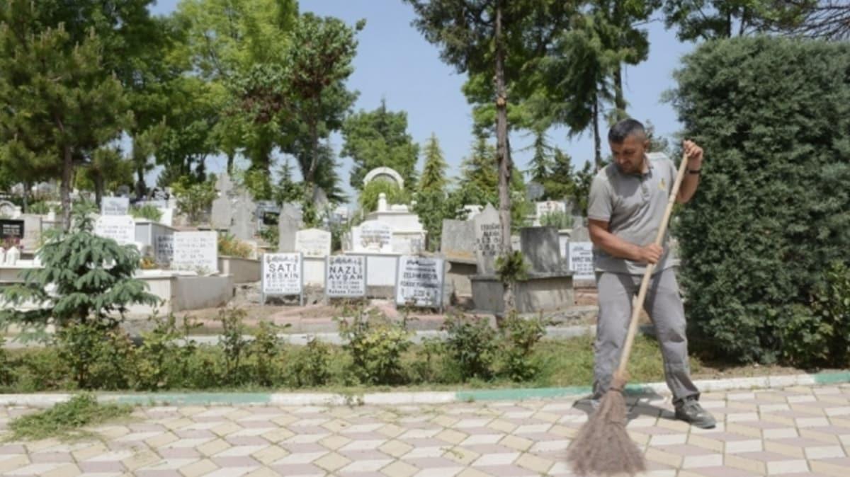 orum Belediyesi'nden mezarlk ziyaretinde 'sosyal mesafe' uyars