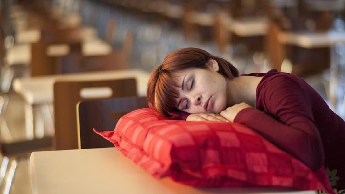 Uzmanlar uyard: Gece uyumamak ciddi salk sorunlarna neden olabilir!