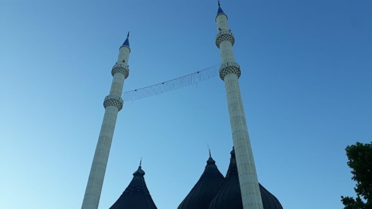 Bayramda bo kalan camilerin minarelerinden tekbir sesleri ykseldi