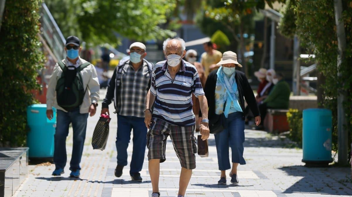 65 ya st vatandalar sokaa karak bayramn keyfini kard