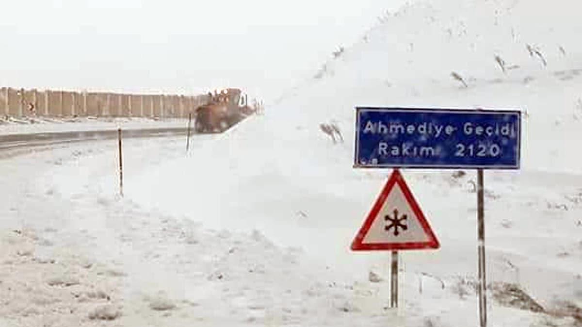 Erzincan'da ky yollar, mays aynda kardan kapand