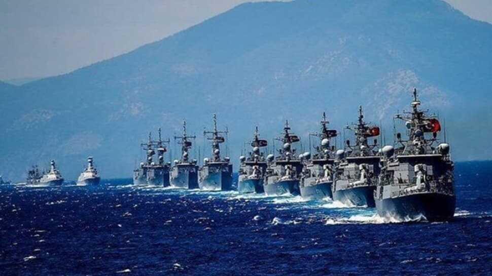Mavi vatanda 'Ne Mutlu Türküm Diyene'
