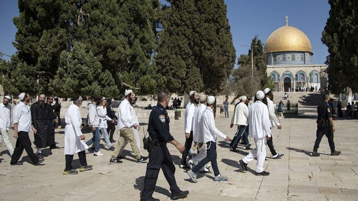 Sosyal medyada rgtlenen 75 fanatik Yahudi Mescid-i Aksa'ya baskn dzenledi