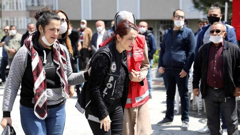 Kavgayı ayırırken şehit olan polis memurunun cenazesi baba ocağında