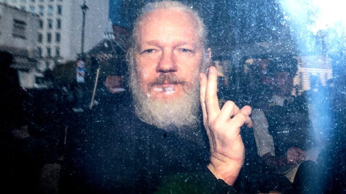 WikiLeaks'in kurucusu Julian Assange mahkemeye katlamad