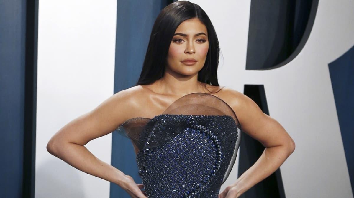 Kylie Jenner menajerliini yapan annesini iten kovdu!