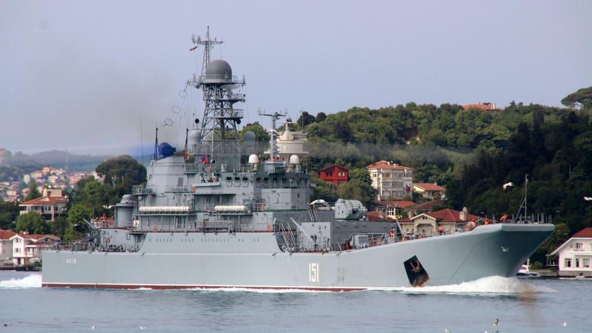 Rus Sava gemisi 'Azov' stanbul Boaz'ndan geti