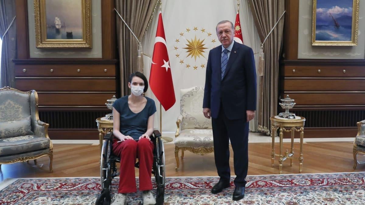 Cumhurbakan Erdoan, milli voleybolcu Meltem etin'i kabul etti
