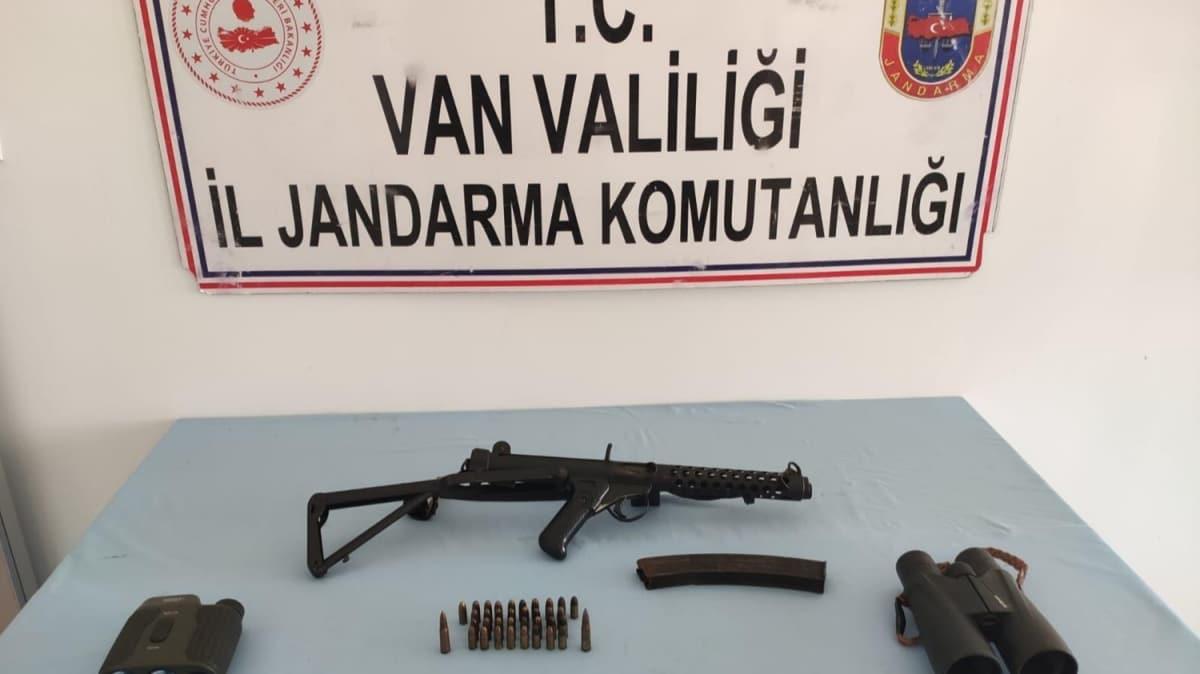 Van'da PKK'l terristlere ait silah ve yaam malzemesi ele geirildi