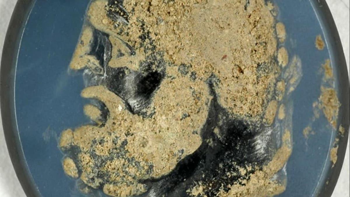Patara'da 1,3 santim apnda antik yzk ta bulundu