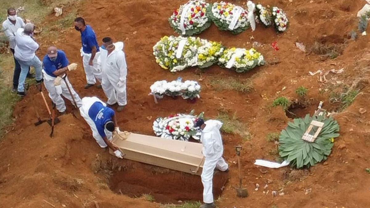 Brezilya'da koronavirs kabusu... Mezarlklarda yer amak iin eski mezarlar boaltlyor!