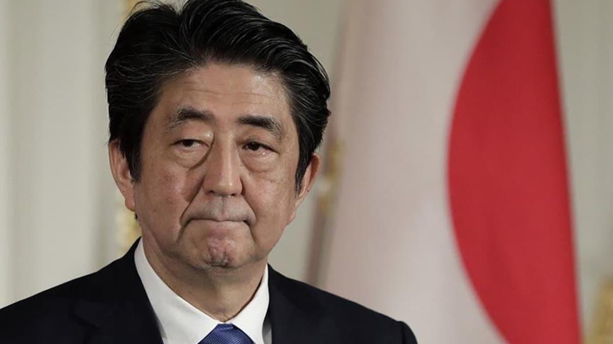 Japonya Başbakanı Şinzo Abe gözaltına alınan eski bakan için özür diledi