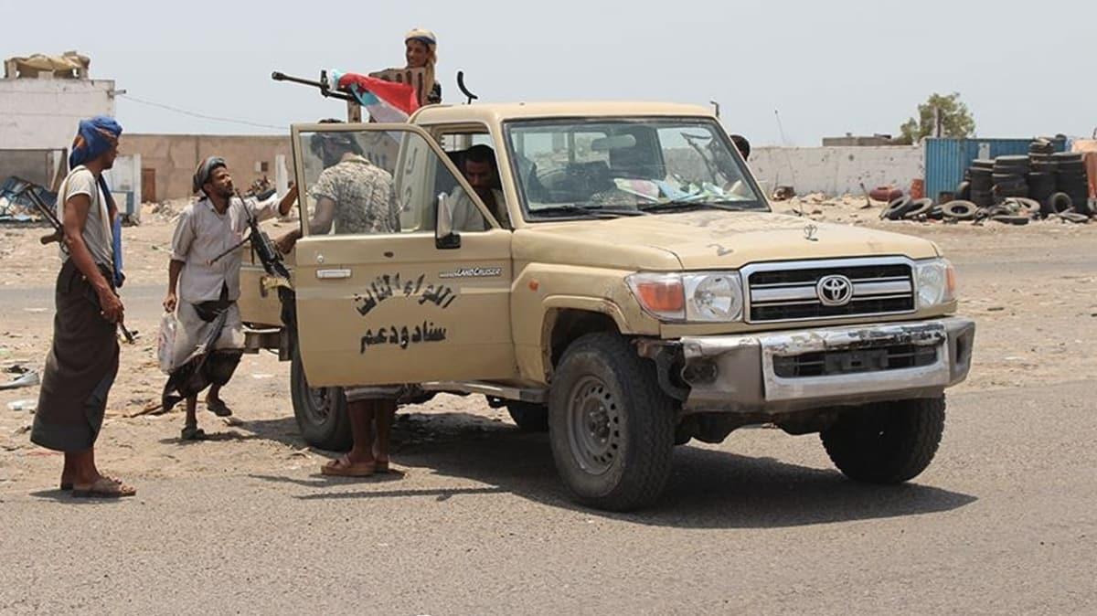 BAE destekli silahl gruplar Yemen'de bir adann merkezindeki emniyet binasn ele geirdi