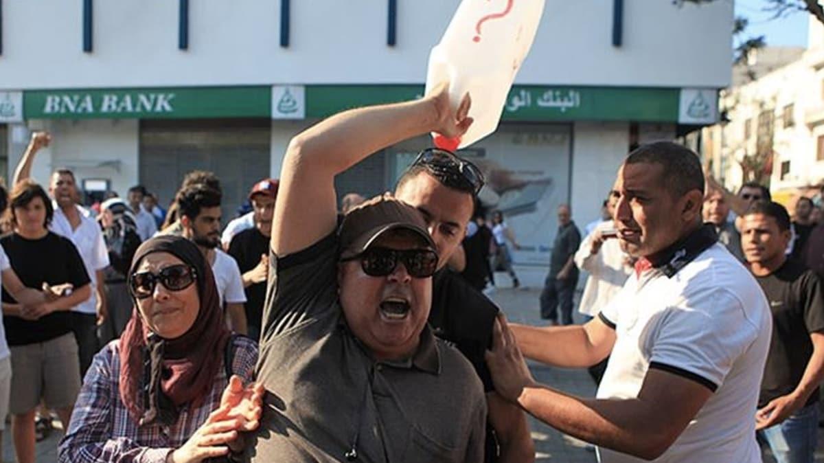 Tunus'ta gstericilerin tansiyonu dmyor! Petrol sahasna giden yolu kapattlar