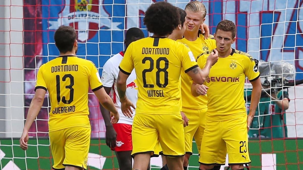 Borussia Dortmund, sezonu ikinci srada tamamlamay garantiledi