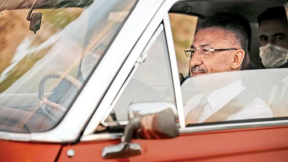 Fuat Oktay klasik otomobil kullandı