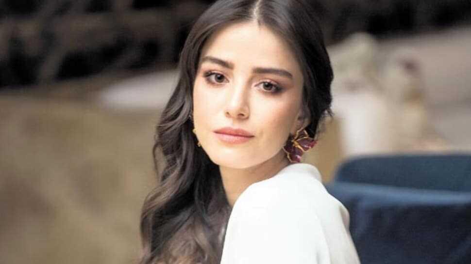 Bay Yanlış dizisiyle ekranlara dönen Özge Gürel'in 'cesaret' çıkışı
