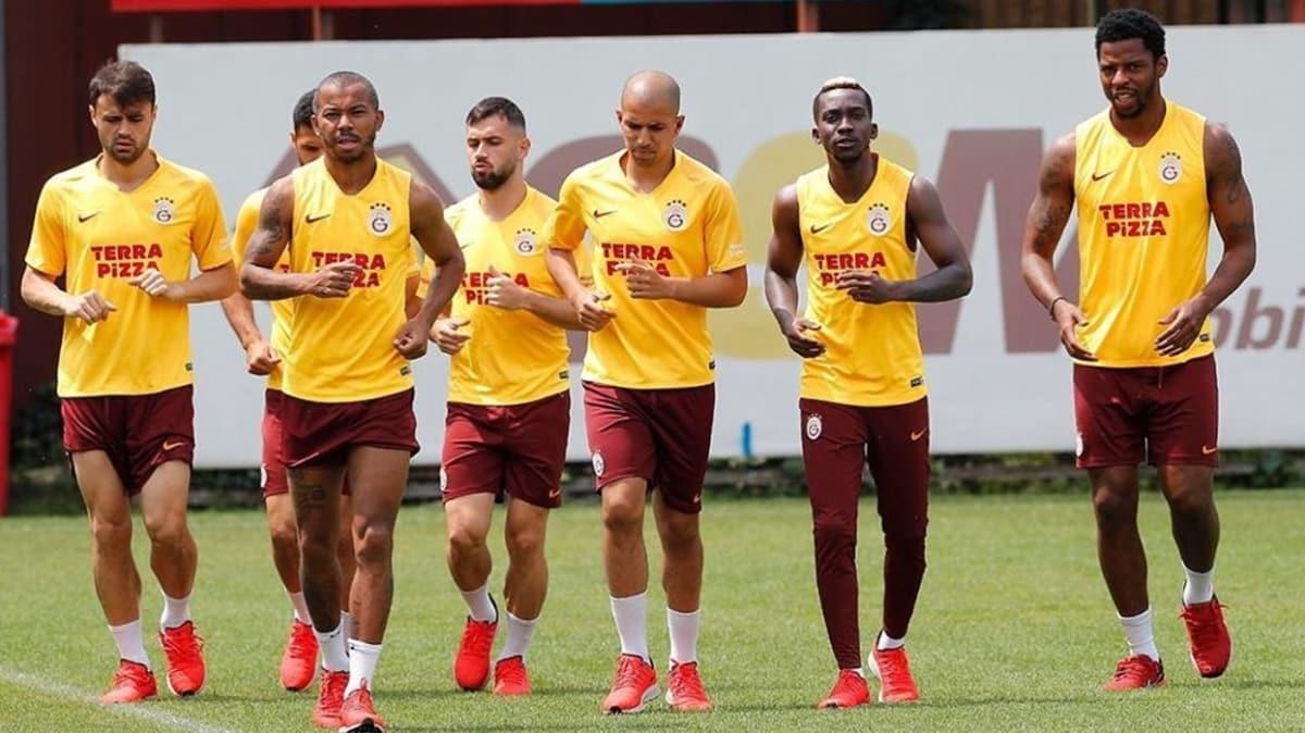 Galatasaray ile szlemesi biten Henry Onyekuru takmdan ayrld