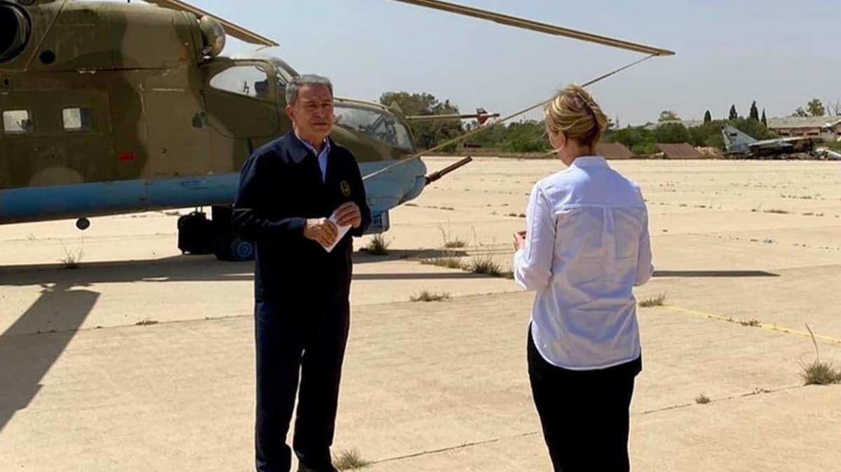 Libya'da anlaml mesaj... Bakan Akar, Rus yapm sava helikopteri nnde rportaj verdi
