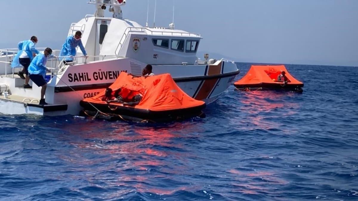 Türk karasularına geri itilen 26 sığınmacı kurtarıldı