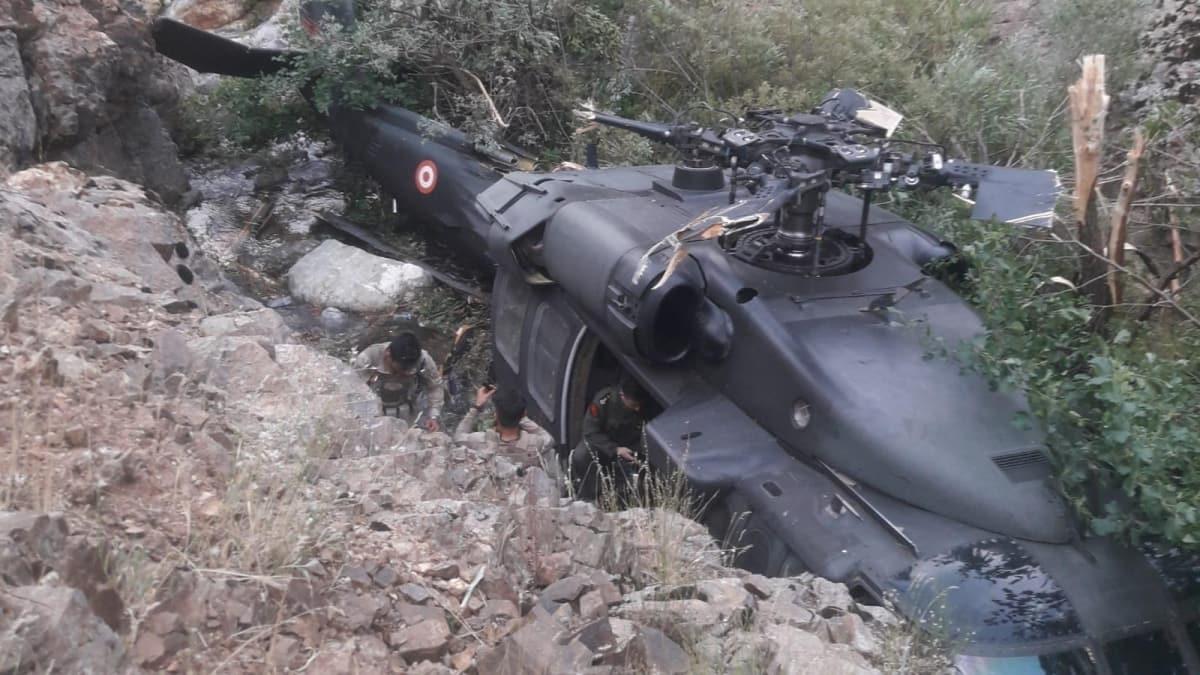 Bingl'de askerleri tayan helikopter, arza nedeniyle zorunlu ini yapt