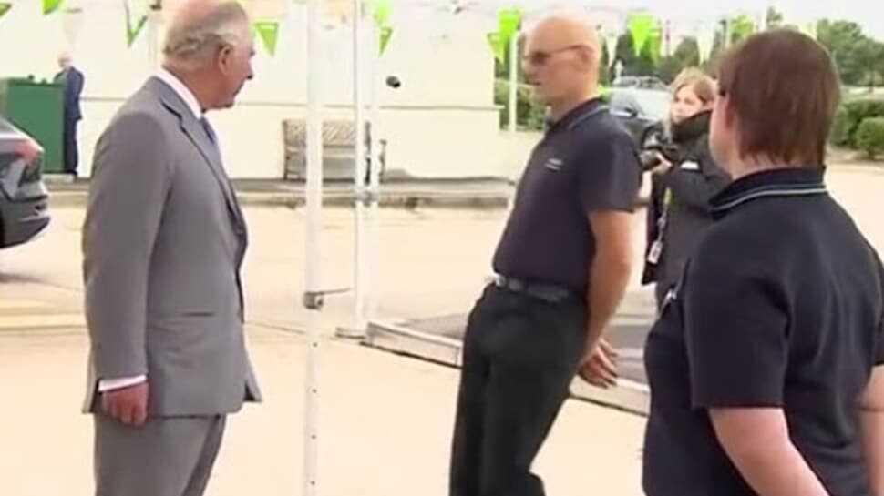 Prens Charles'ın sohbet ettiği personel bir anda yere yığıldı