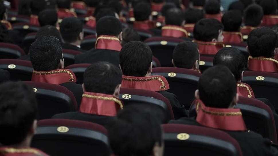 Son dakika: HSK FETÖ'cü 26 hakim ve savcıyı görevden uzaklaştırdı